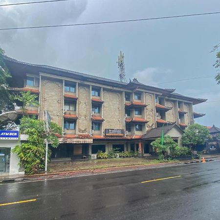 Urbanview Hotel Taman Suci Денпасар Екстериор снимка