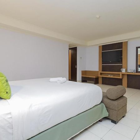 Urbanview Hotel Taman Suci Денпасар Екстериор снимка
