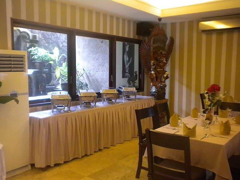 Urbanview Hotel Taman Suci Денпасар Екстериор снимка