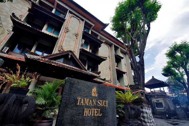 Urbanview Hotel Taman Suci Денпасар Екстериор снимка