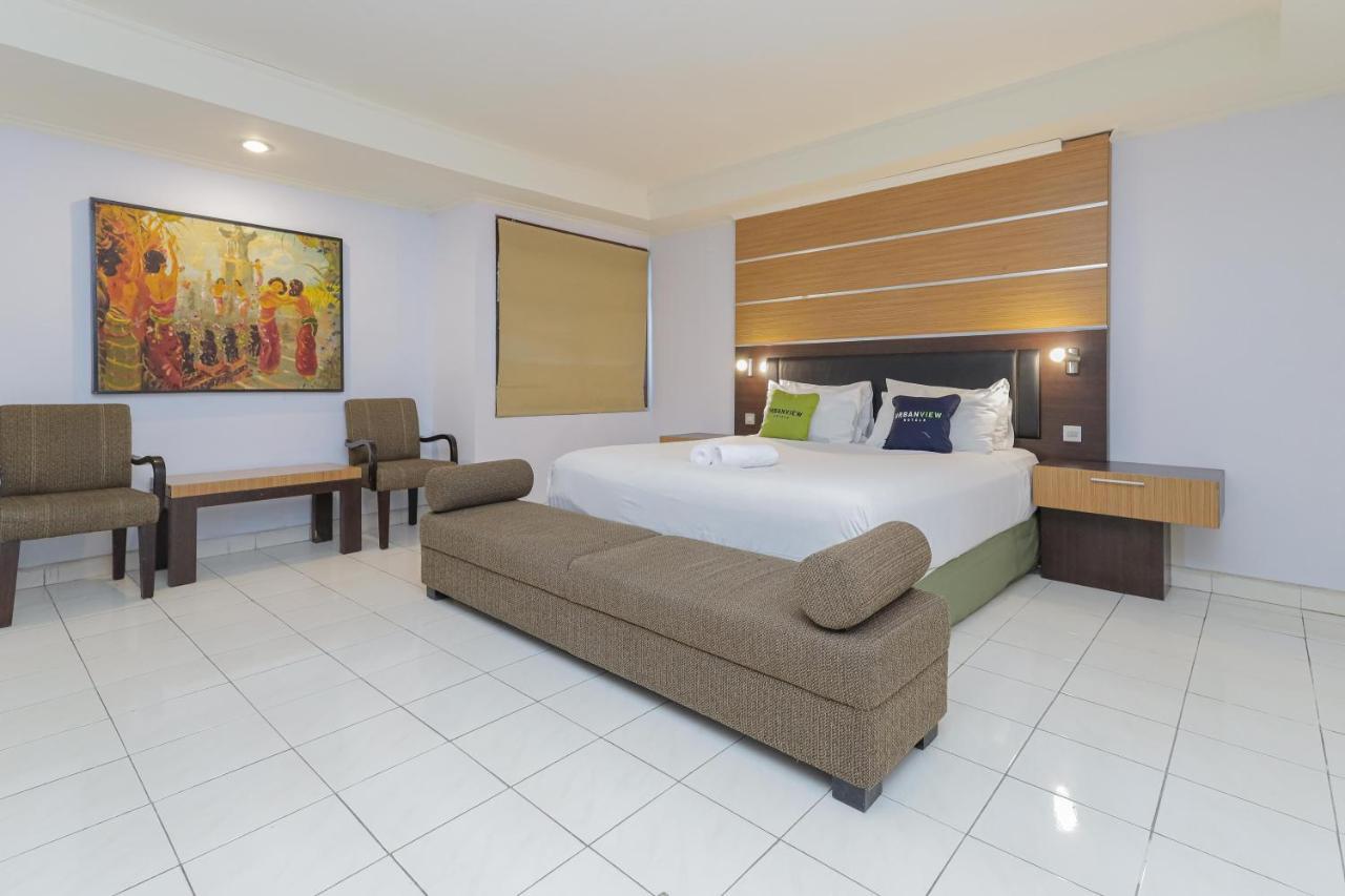 Urbanview Hotel Taman Suci Денпасар Екстериор снимка
