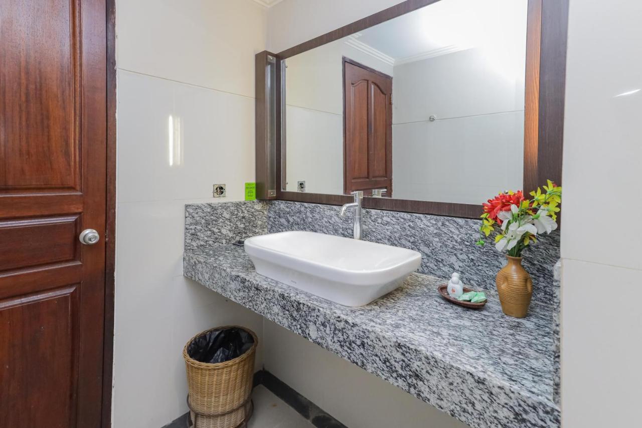Urbanview Hotel Taman Suci Денпасар Екстериор снимка