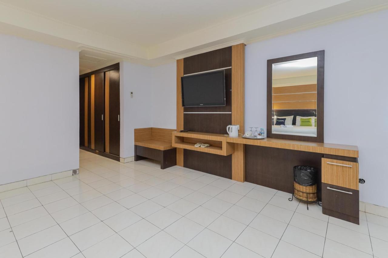Urbanview Hotel Taman Suci Денпасар Екстериор снимка