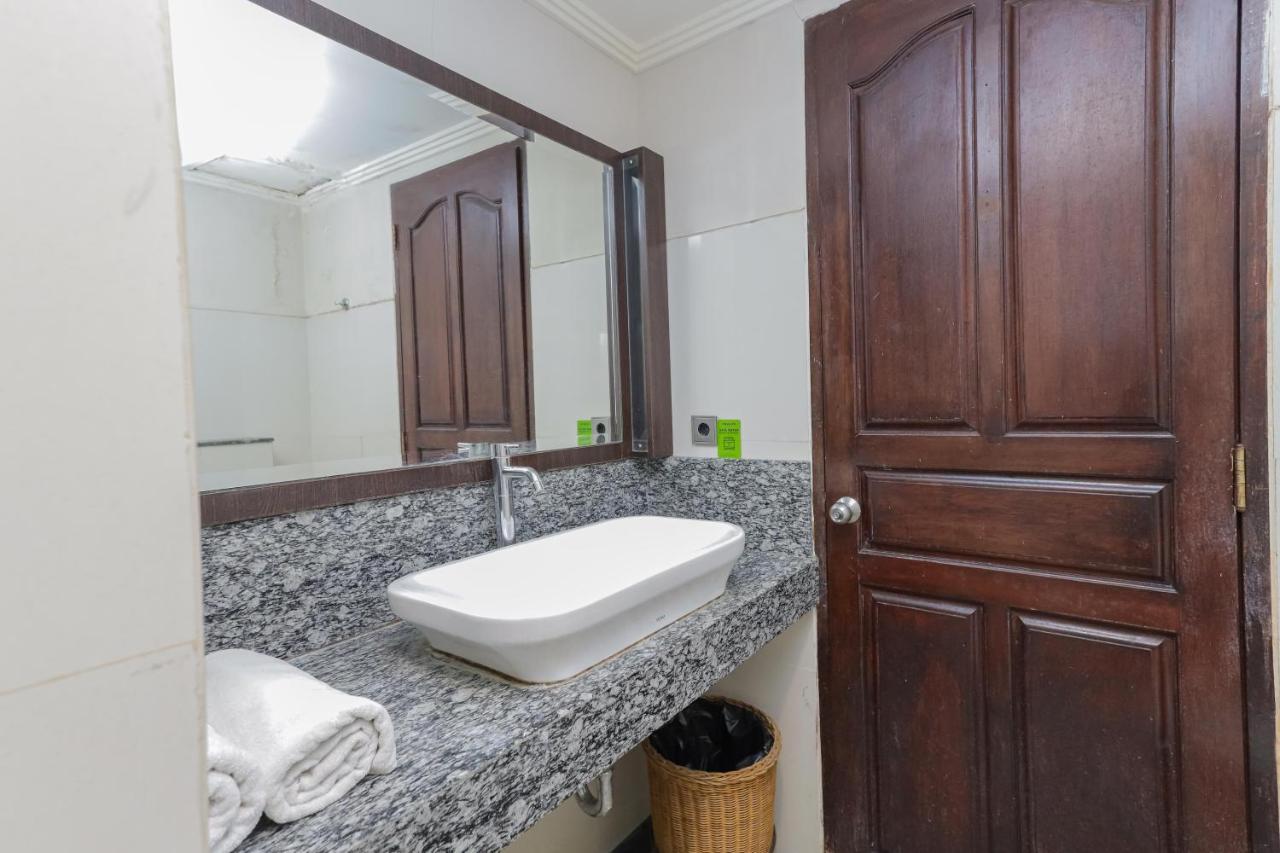 Urbanview Hotel Taman Suci Денпасар Екстериор снимка