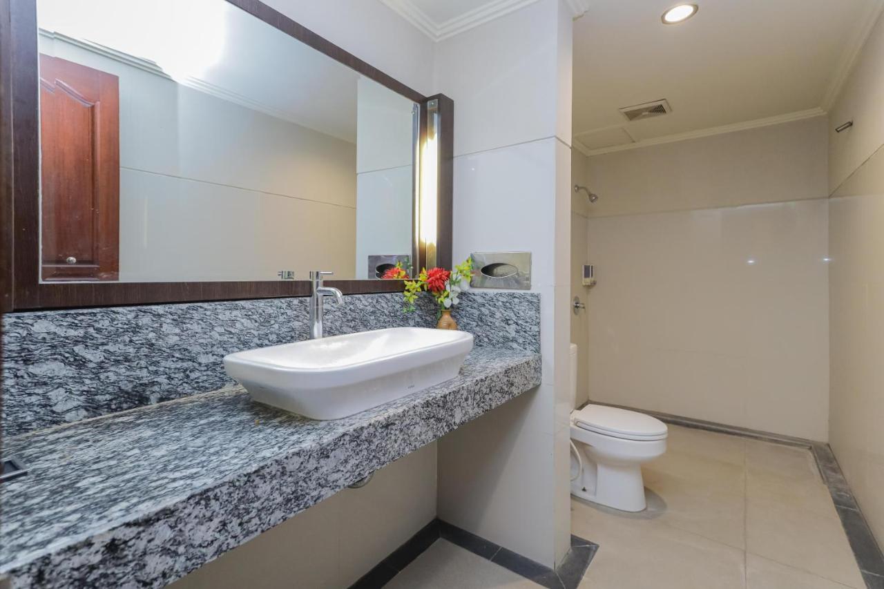 Urbanview Hotel Taman Suci Денпасар Екстериор снимка