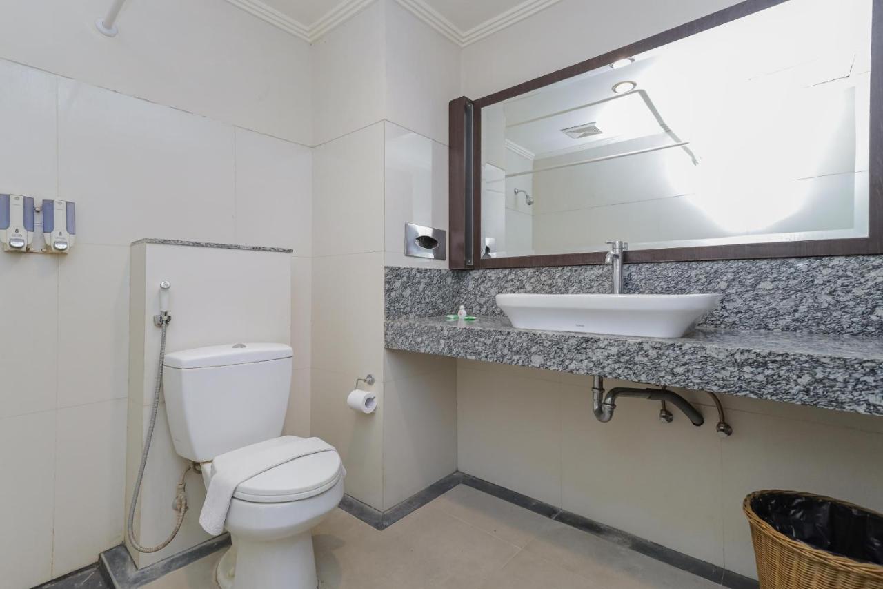 Urbanview Hotel Taman Suci Денпасар Екстериор снимка