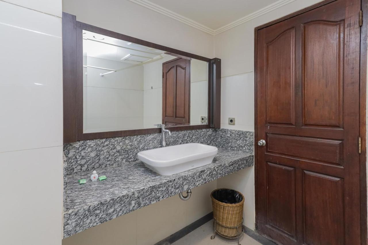 Urbanview Hotel Taman Suci Денпасар Екстериор снимка