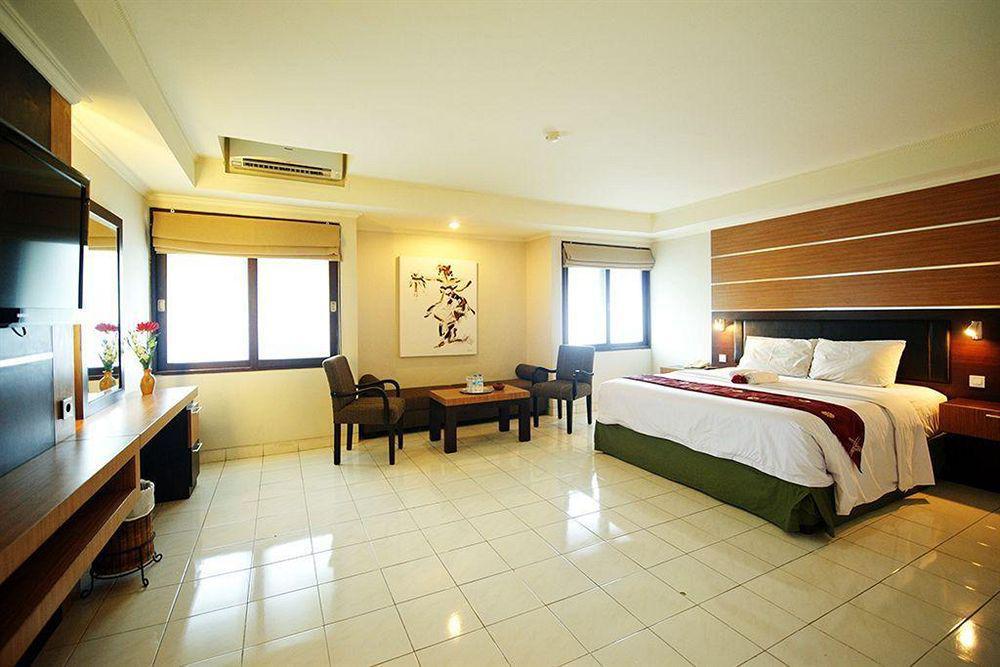 Urbanview Hotel Taman Suci Денпасар Стая снимка